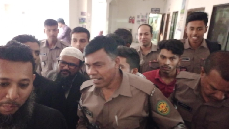 ধানমন্ডিতে আড়াই মাস আগের মামলায় ৩ শিক্ষার্থী কারাগারে।